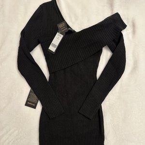 ASYMMETRICAL OFF SHOULDER SWEATER DRESS BEBE (NEVER WORN, WITH TAGS)